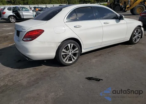 2016 Mercedes-Benz C 300 4Matic из США, поврежденный, VIN 55SWF4KB2GU175343